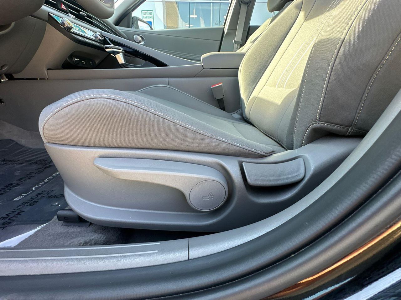 2025 Hyundai Elantra SEL Convenience photo 8
