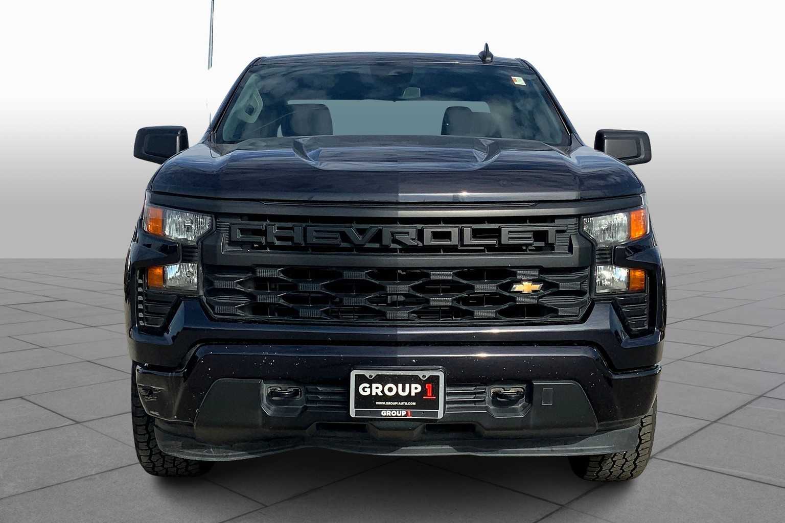 2023 Chevrolet Silverado 1500 Custom photo 3
