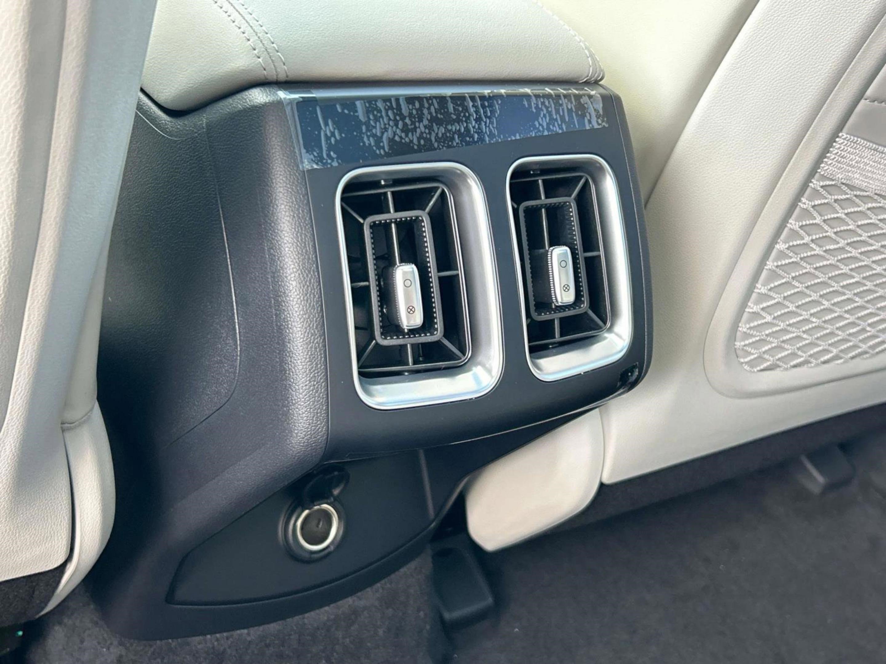 2025 Kia Sorento S photo 16