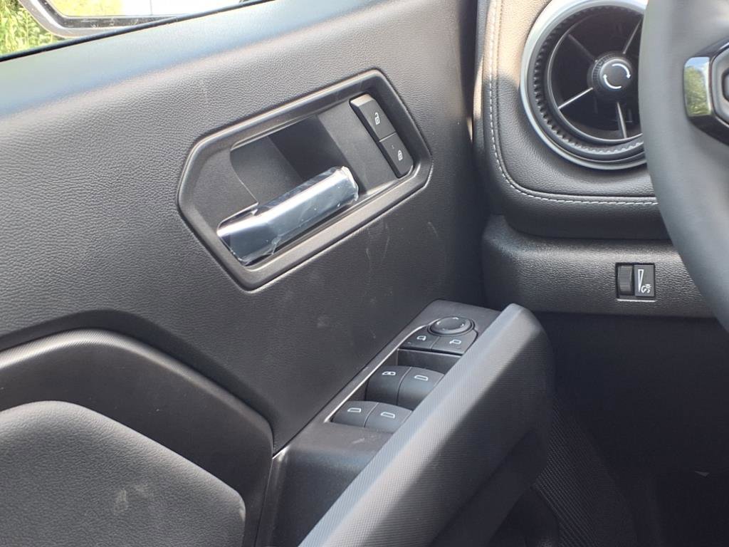 2025 Chevrolet Colorado Work Truck LT photo 13