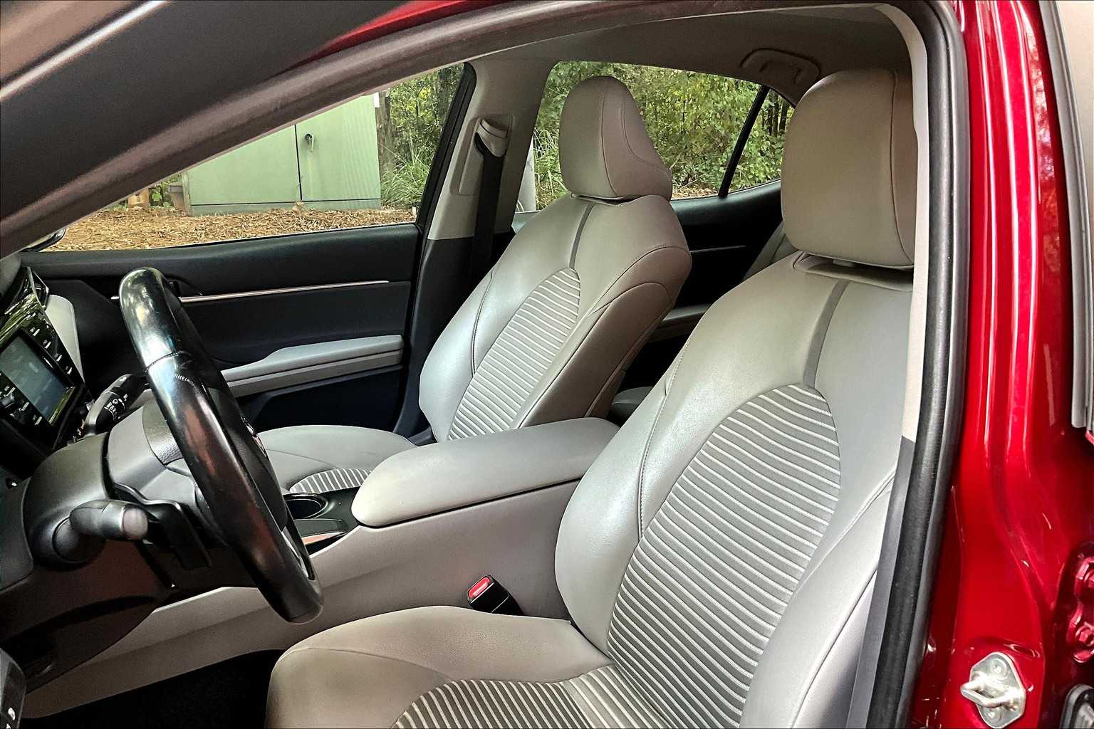 2018 Toyota Camry SE photo 4