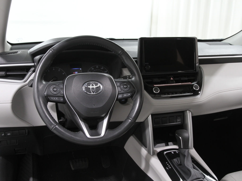 2024 Toyota Corolla Cross LE photo 4