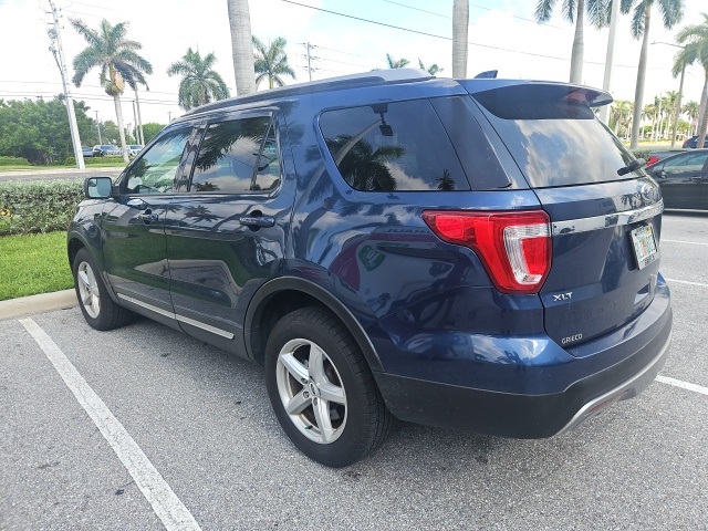2016 Ford Explorer XLT photo 2