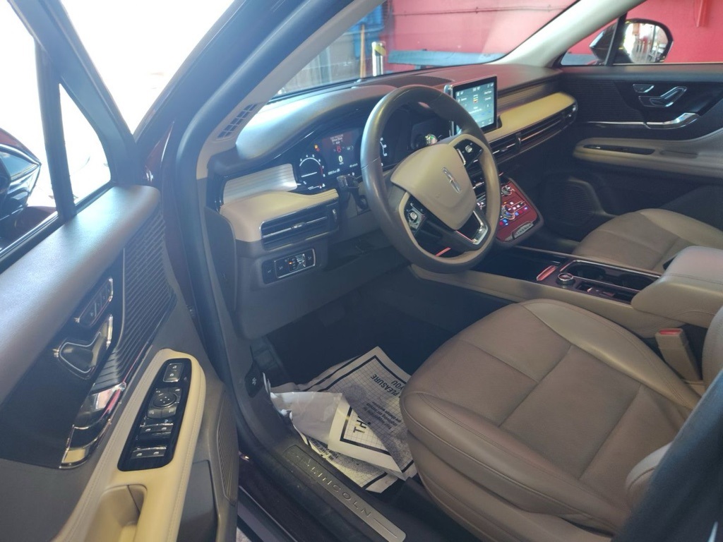 2021 Lincoln Corsair Standard photo 3