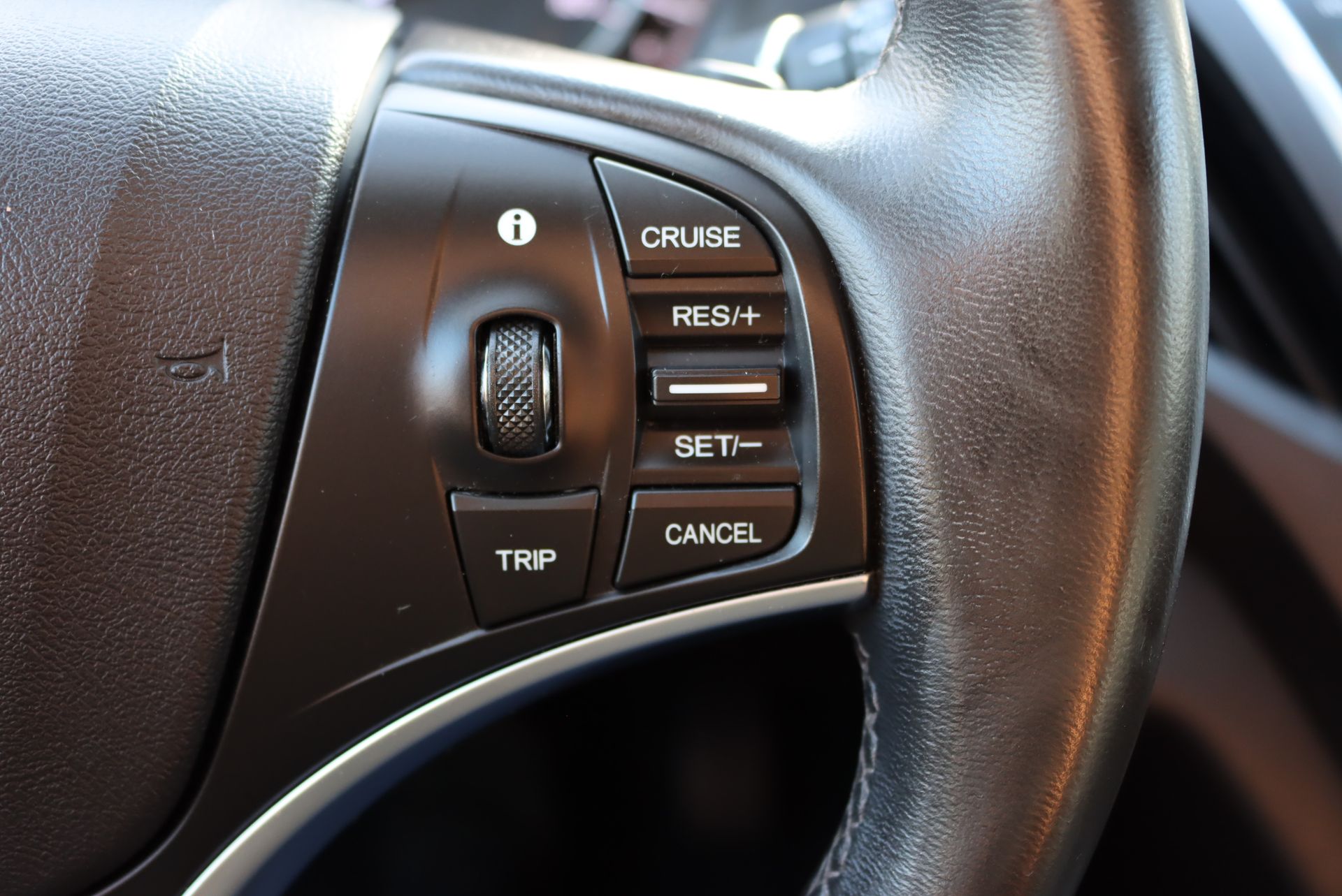 2015 Acura MDX photo 9