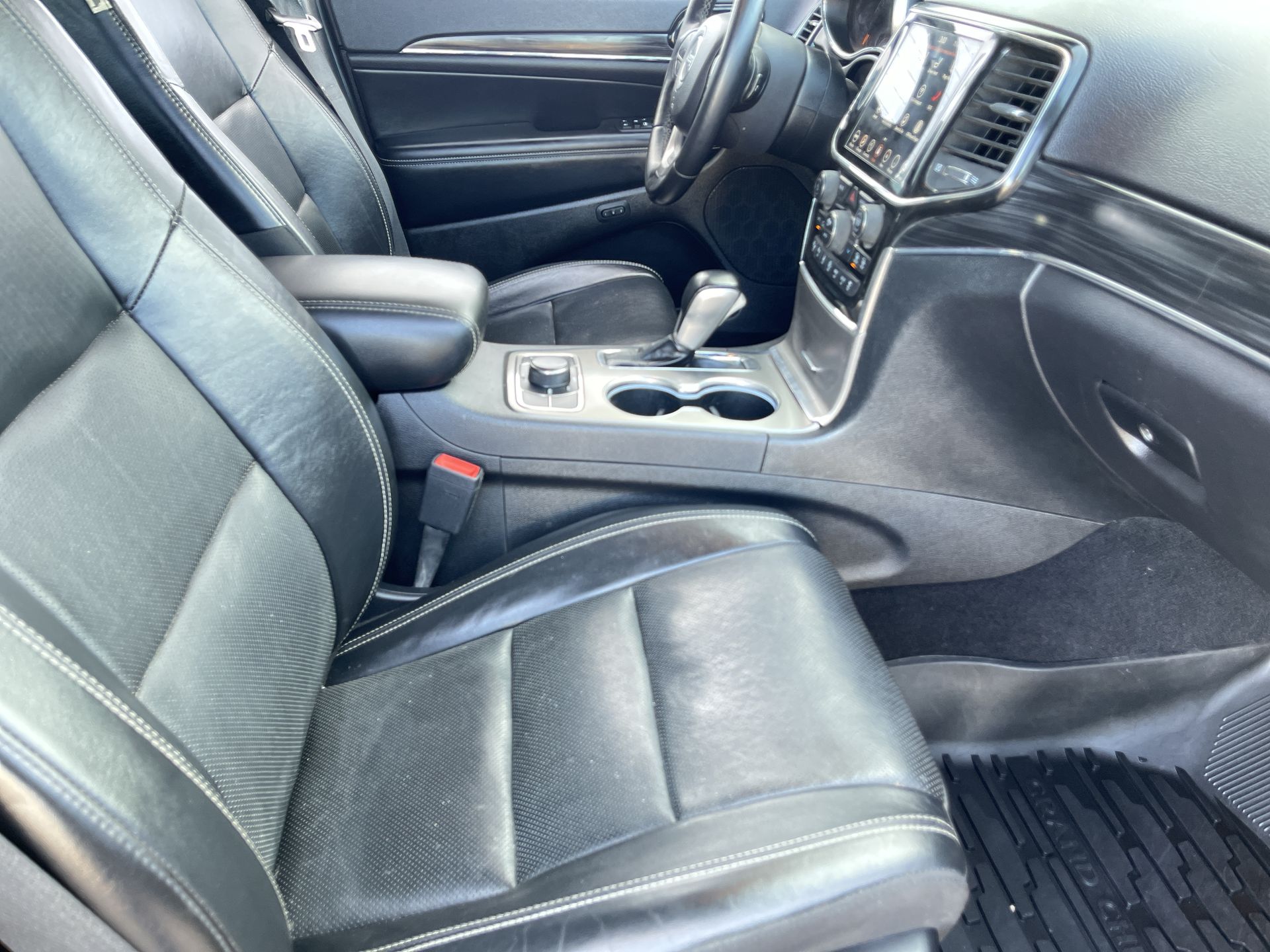 2021 Jeep Grand Cherokee Anniversary Edition photo 20