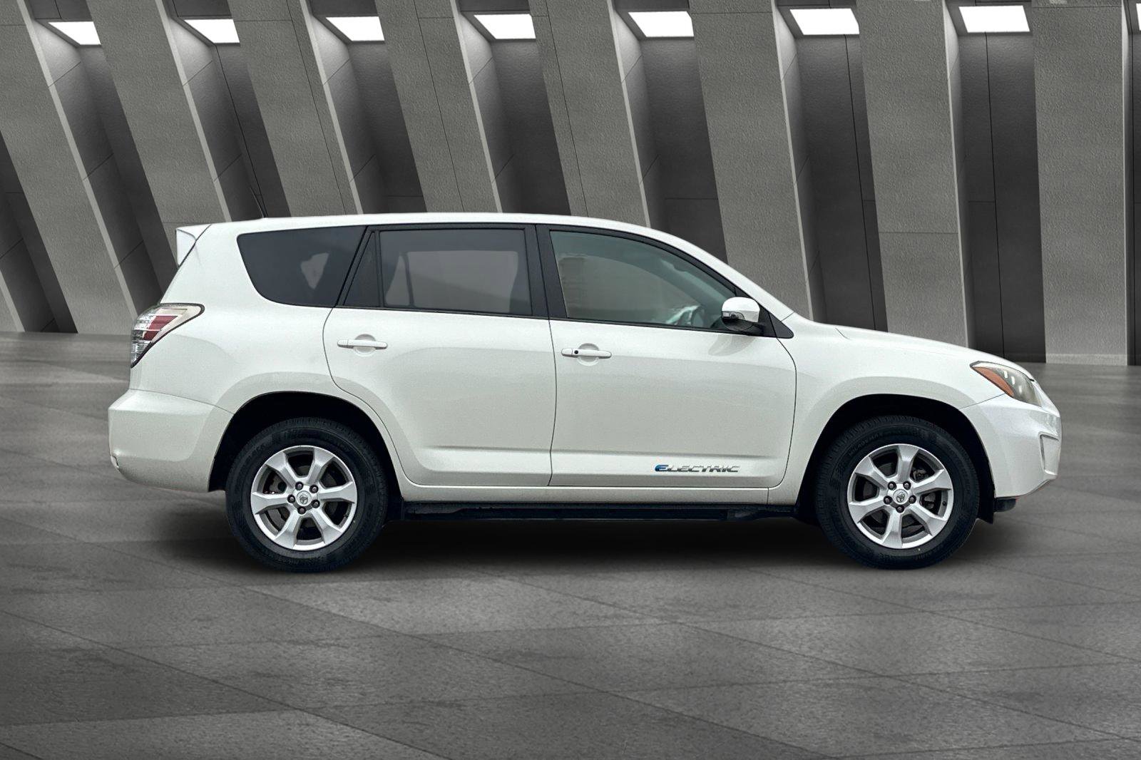 2014 Toyota RAV4 photo 3