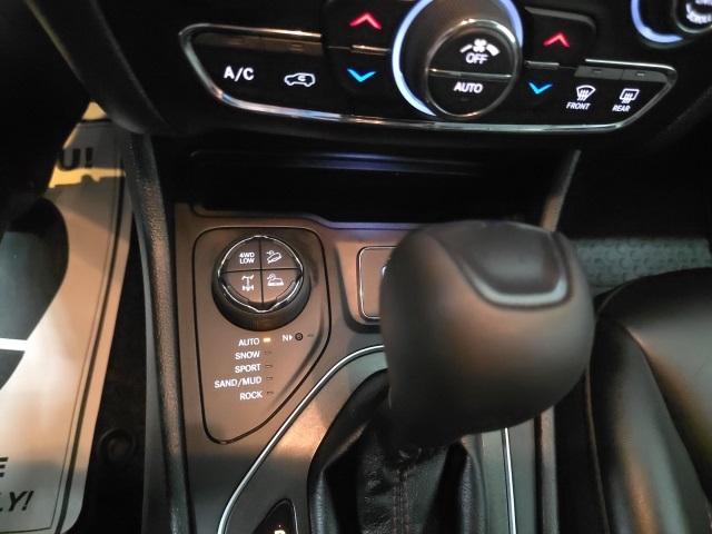2019 Jeep Cherokee Trailhawk photo 29