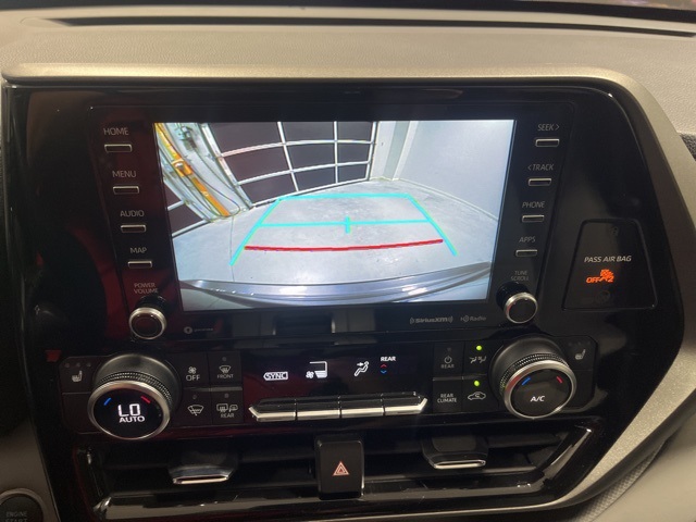 2021 Toyota Highlander XLE photo 13