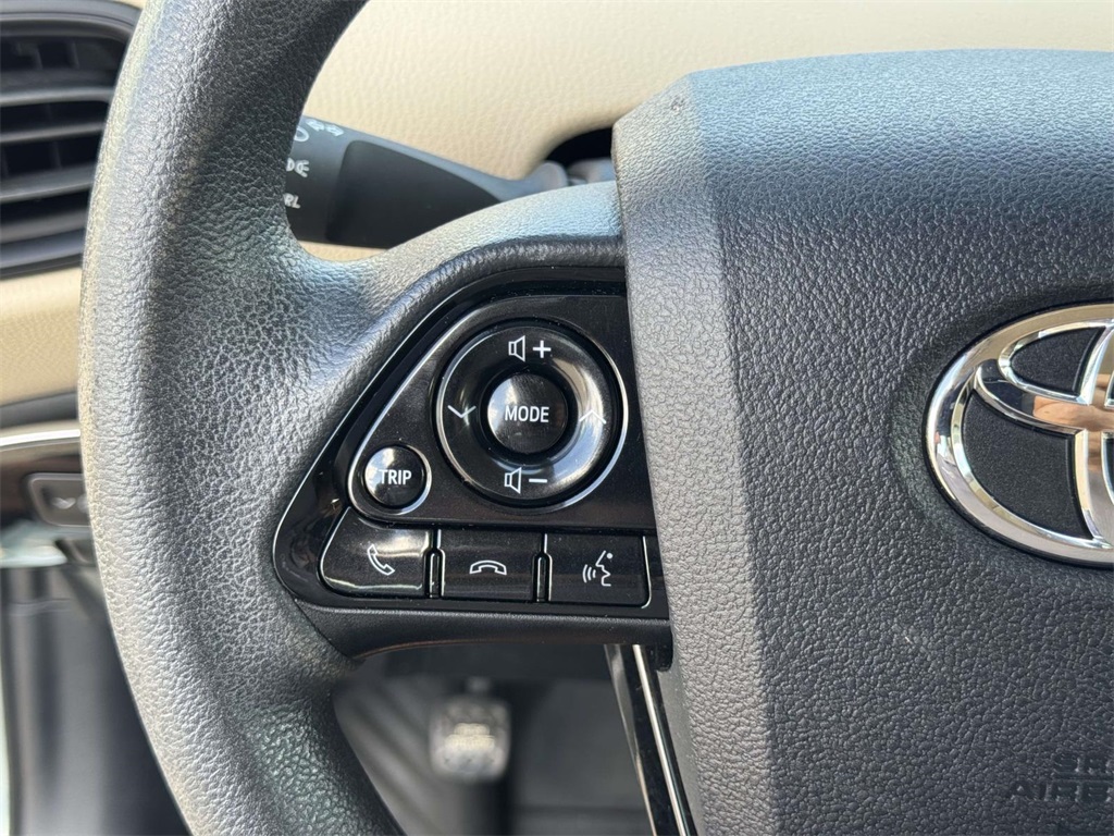 2021 Toyota Prius LE photo 22