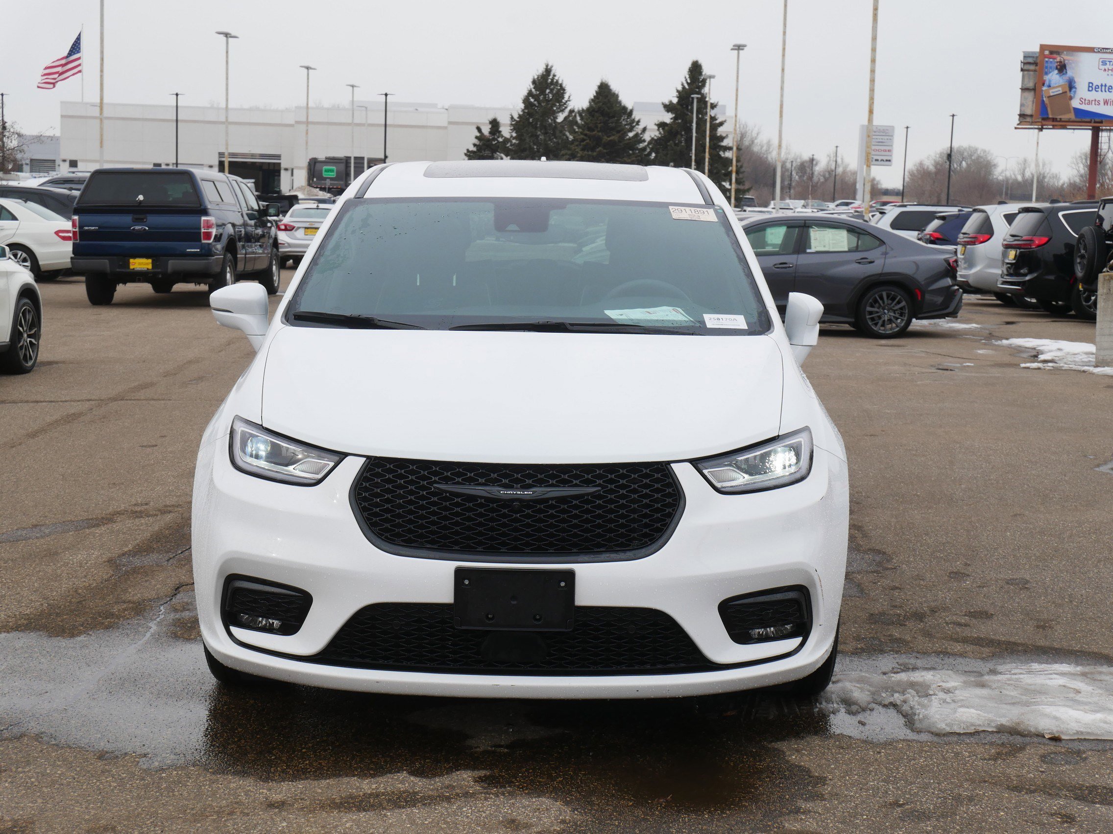 Used 2022 Chrysler Pacifica Hybrid Limited with VIN 2C4RC1S72NR205511 for sale in Coon Rapids, Minnesota