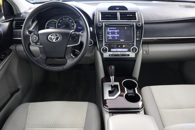 2014 Toyota Camry L photo 2