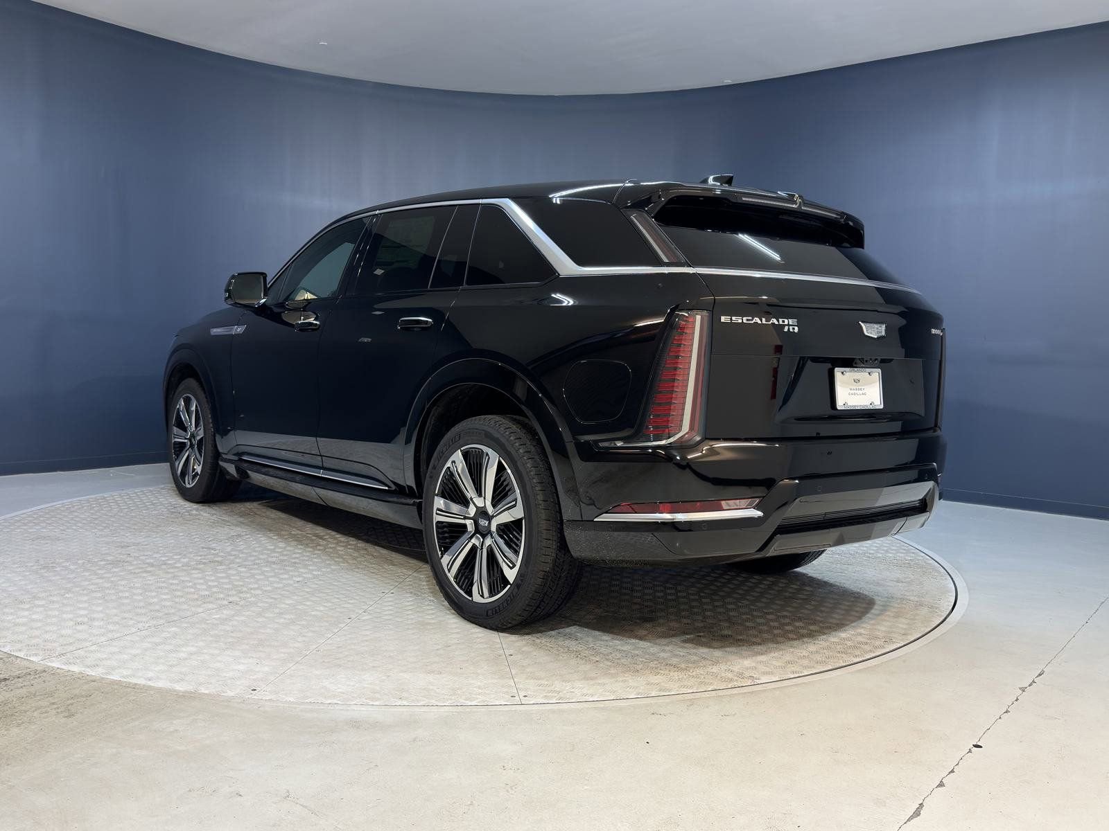 2025 Cadillac Escalade IQ Luxury photo 3
