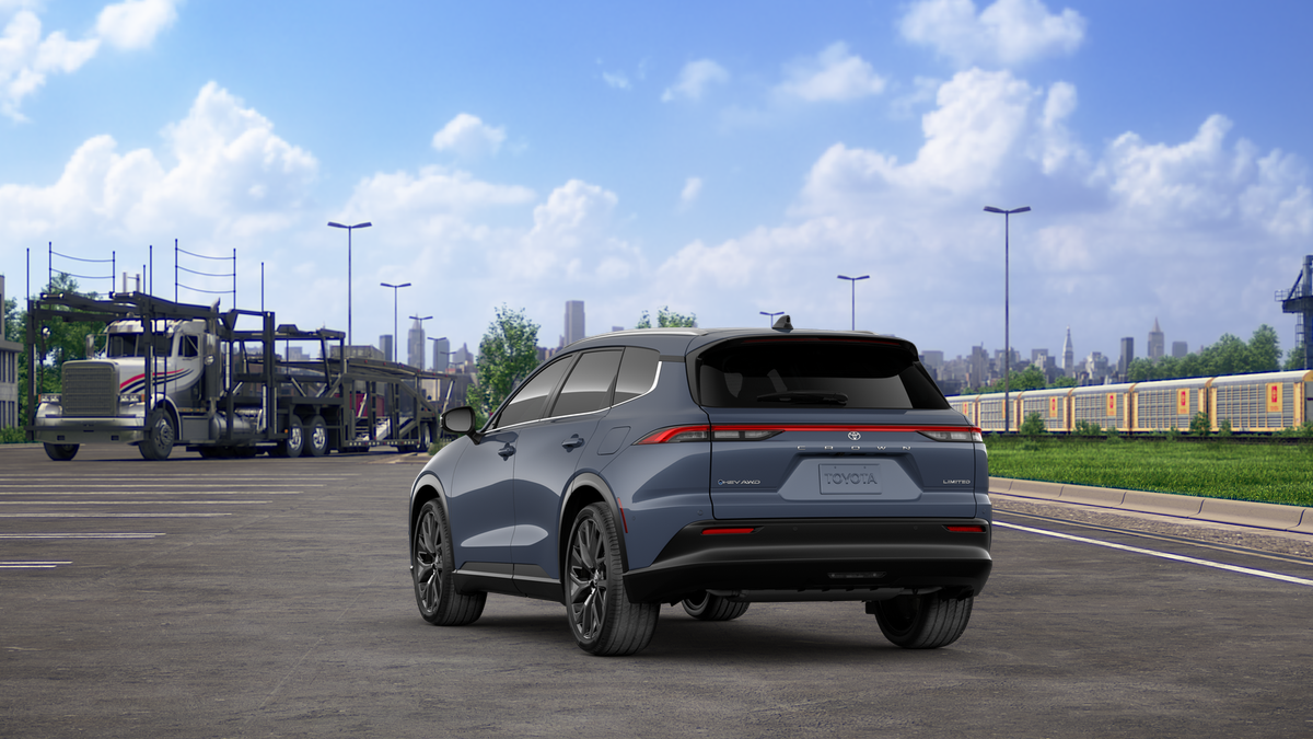 2025 Toyota Crown Signia Limited photo 4