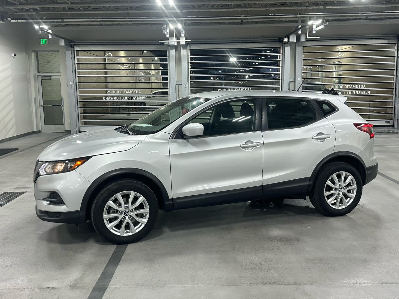 2021 Nissan Rogue Sport S's photo