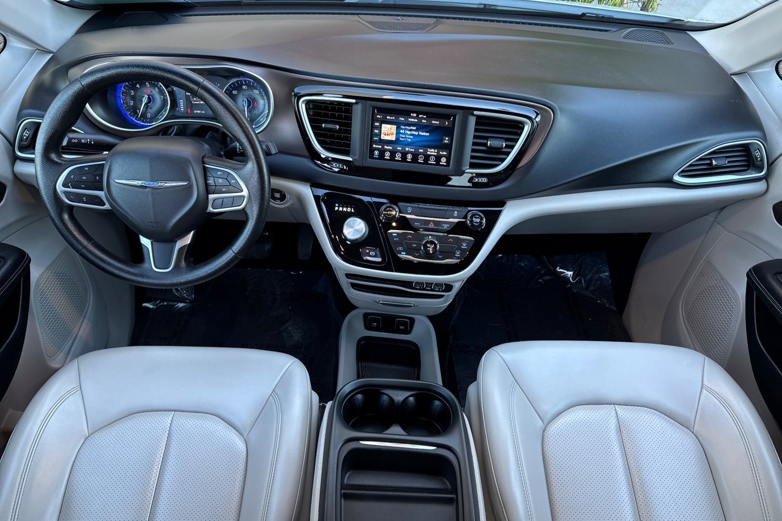 2021 Chrysler Voyager LXi photo 4