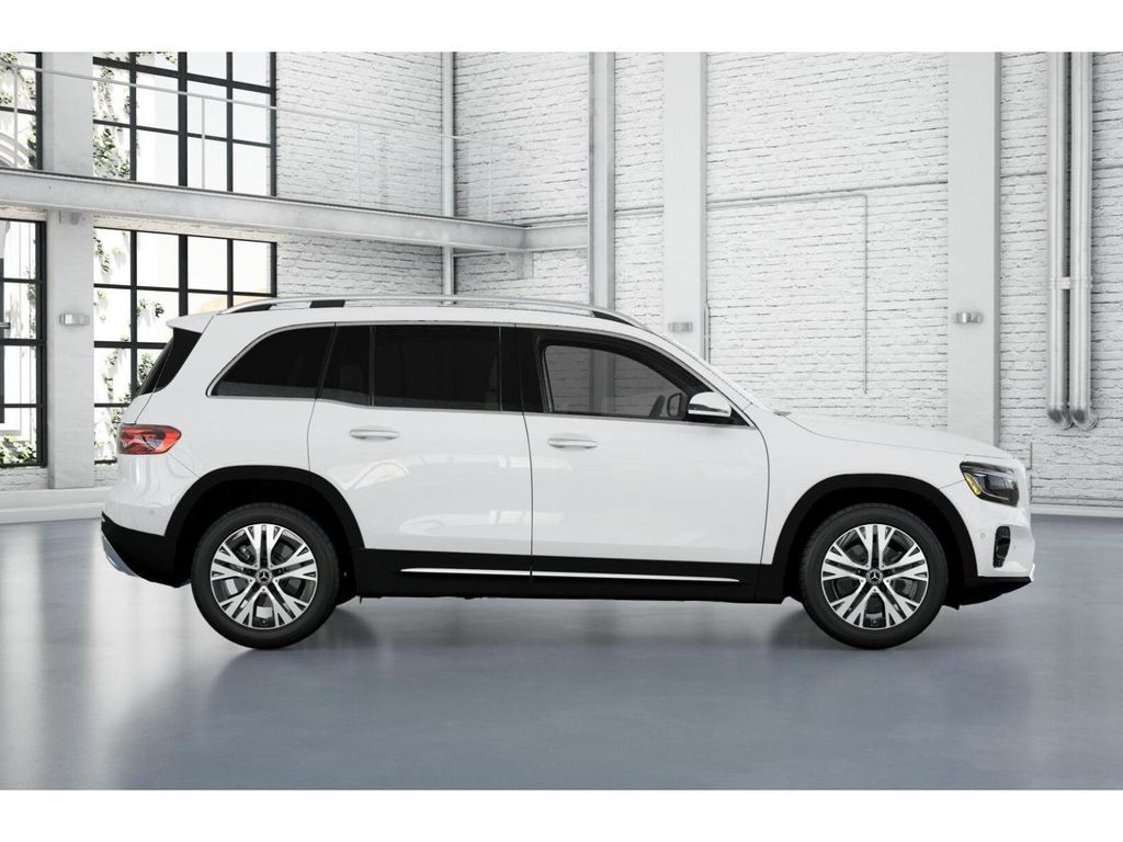 2025 Mercedes Benz GLB 250 4MATIC photo 2