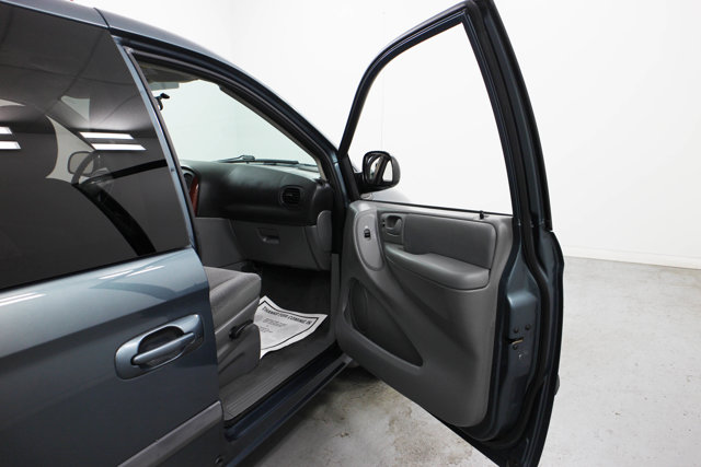 2007 Chrysler Town & Country LX photo 24