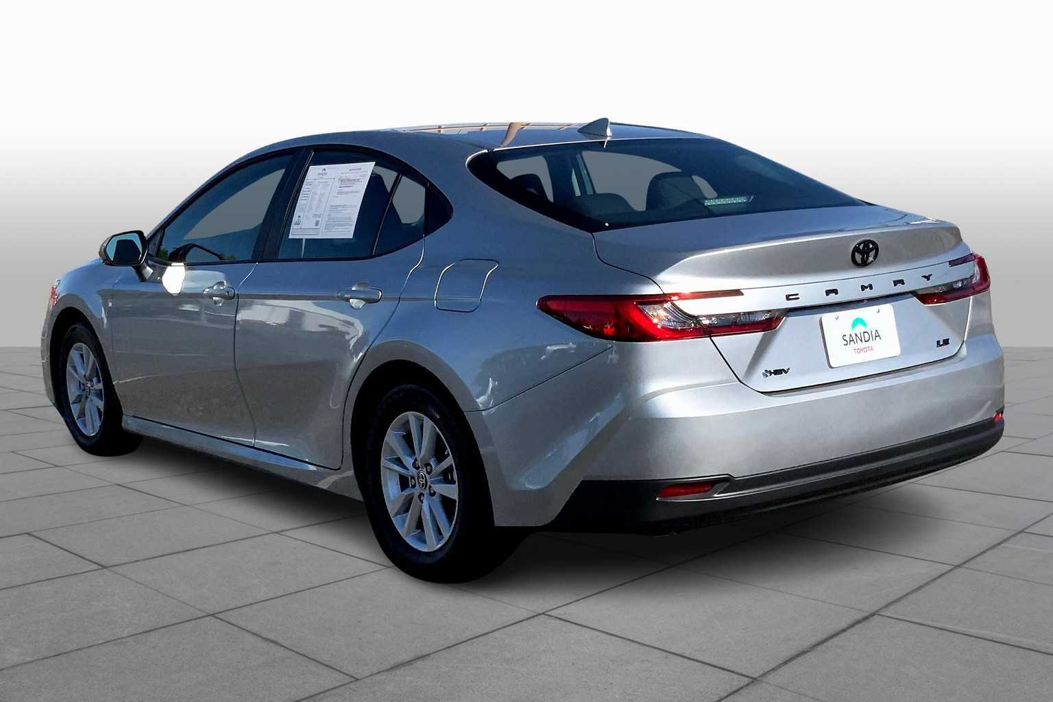 2025 Toyota Camry LE photo 10