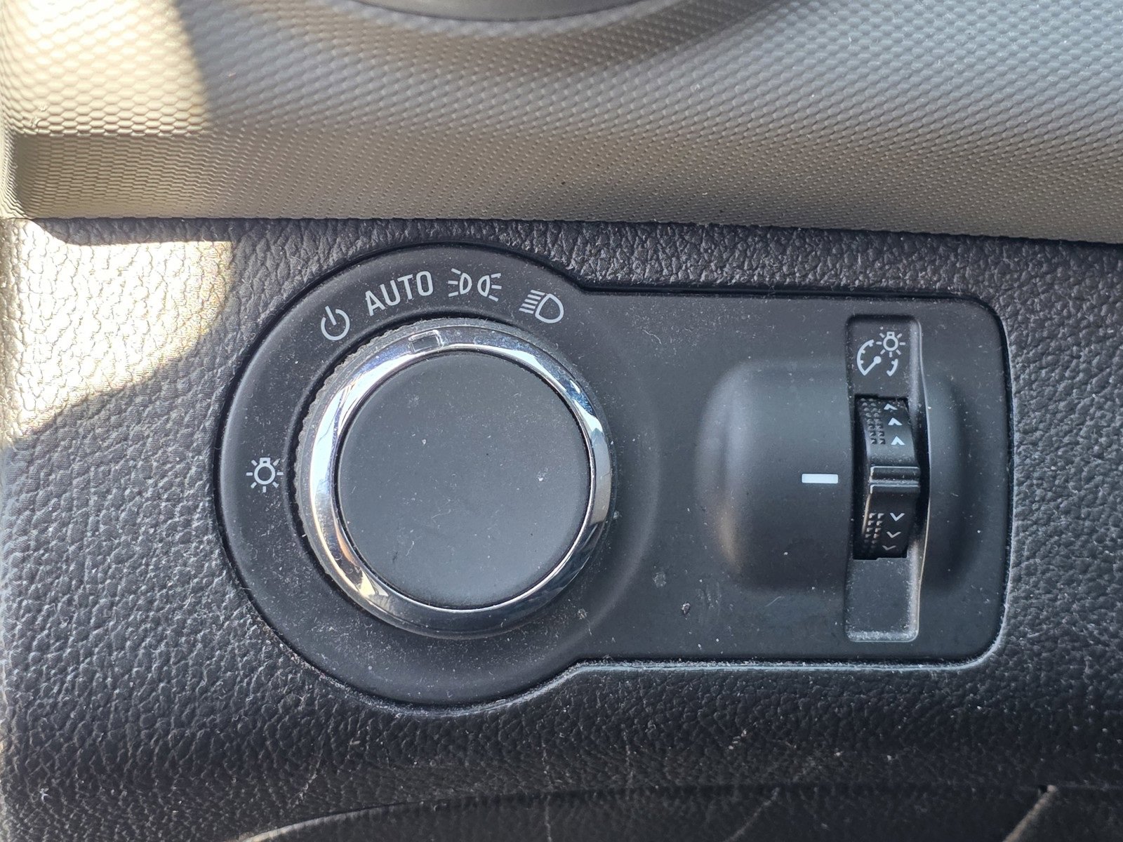 2018 Chevrolet Sonic LT photo 16