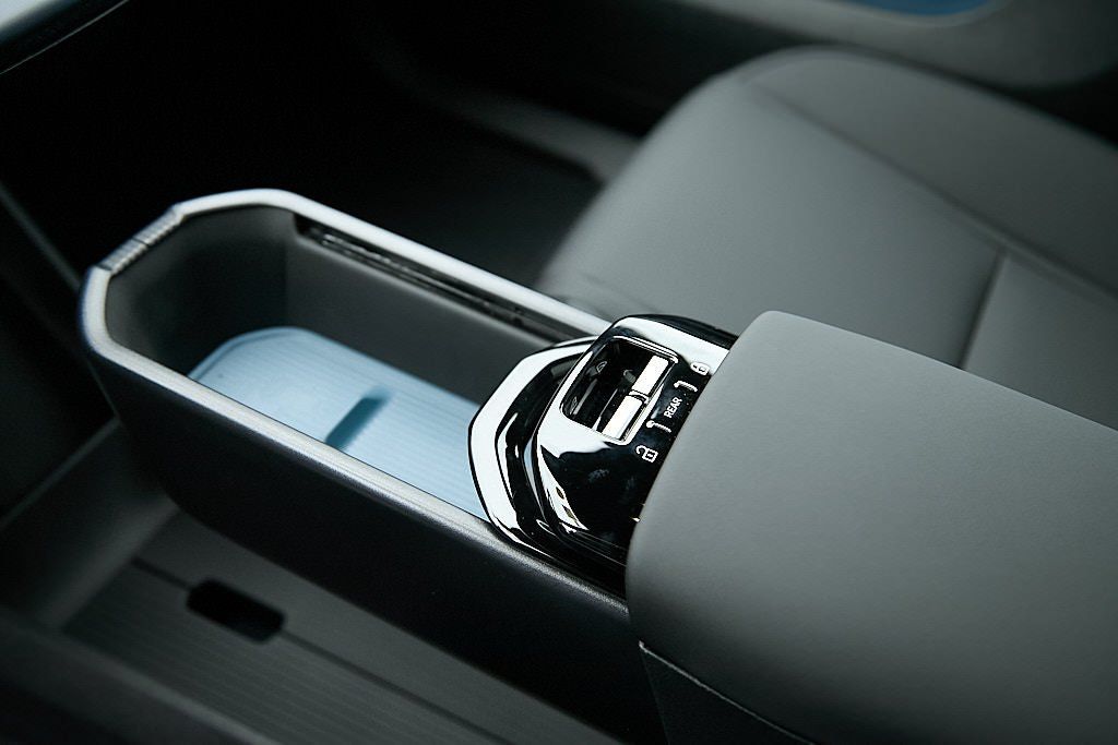 2026 VOLVO EX30 - Image 15