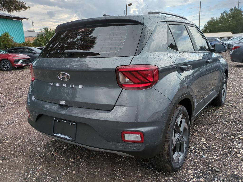 2025 Hyundai Venue SEL photo 5