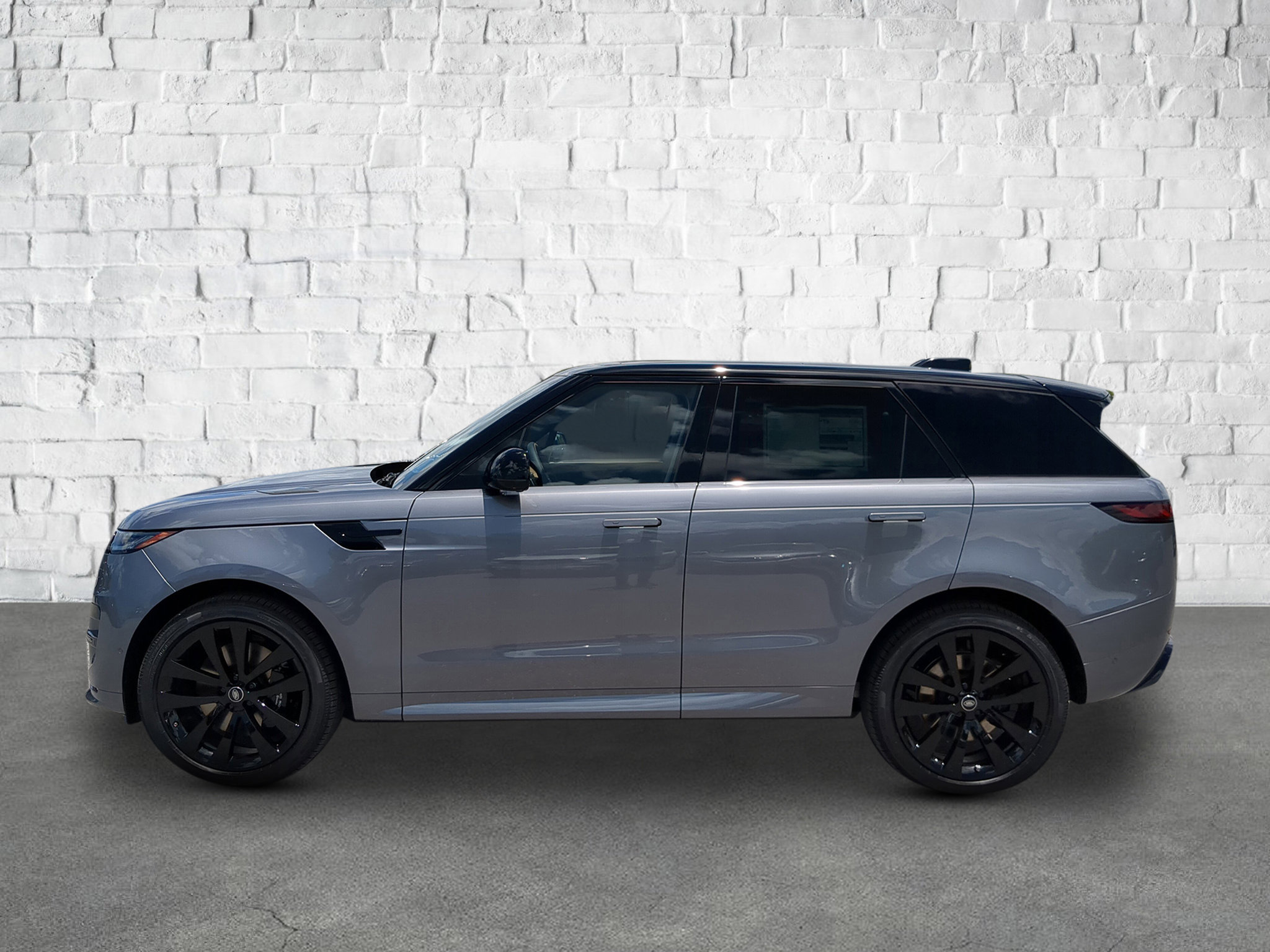 2025 Land Rover Range Rover Sport SE photo 2