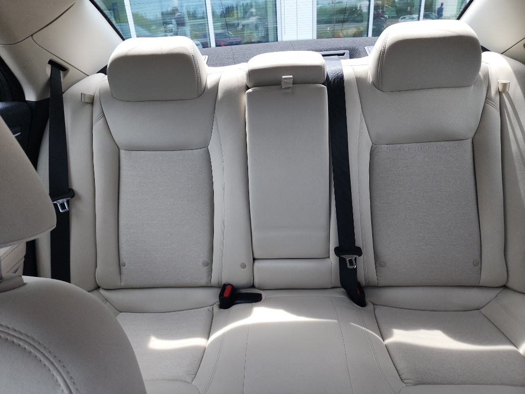 2020 Chrysler 300 Touring photo 25