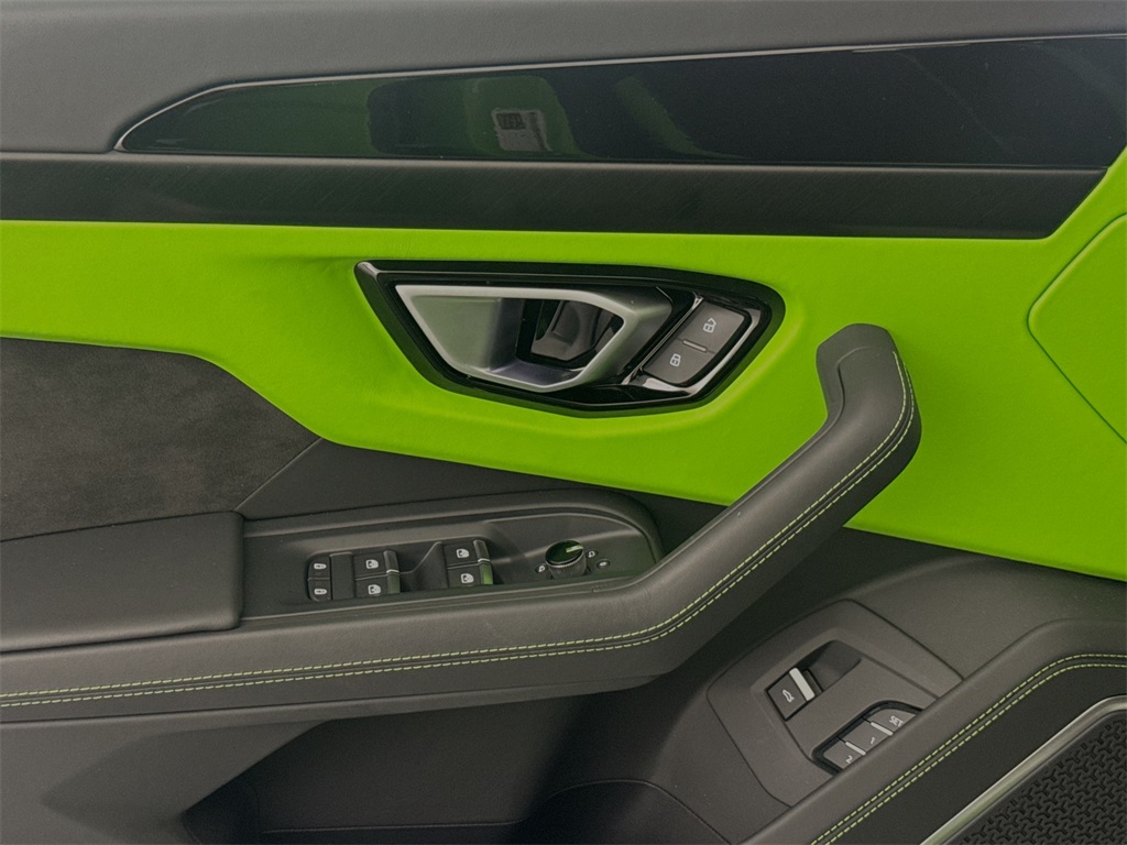 2024 Lamborghini Urus S photo 16