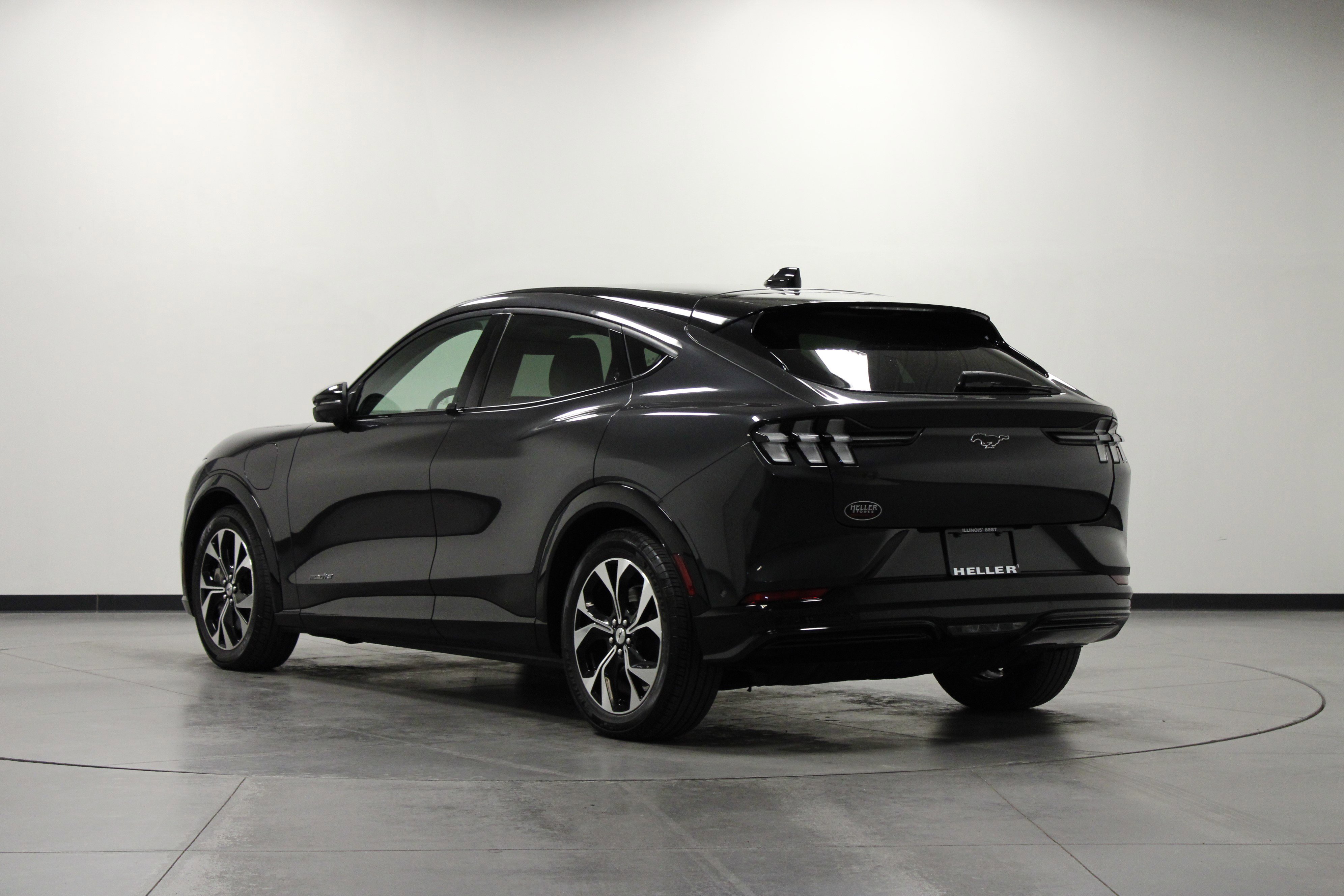 2022 Ford Mustang Mach-E Premium photo 5