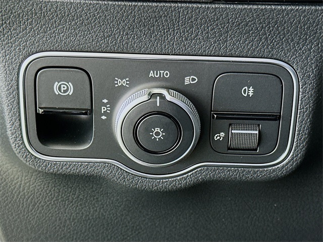 2025 Mercedes Benz GLA 250 photo 10