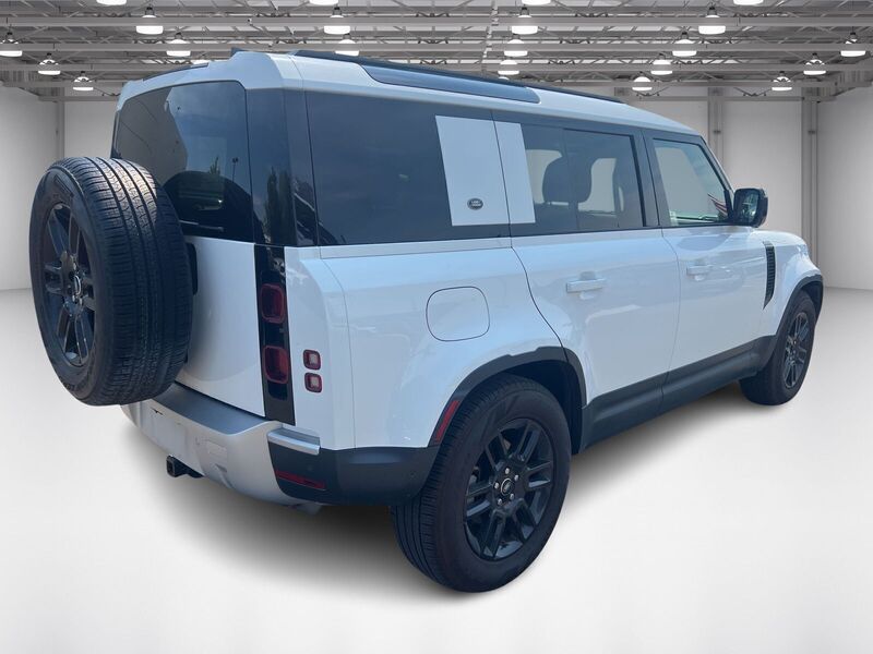 2024 Land Rover Defender 110 S photo 6