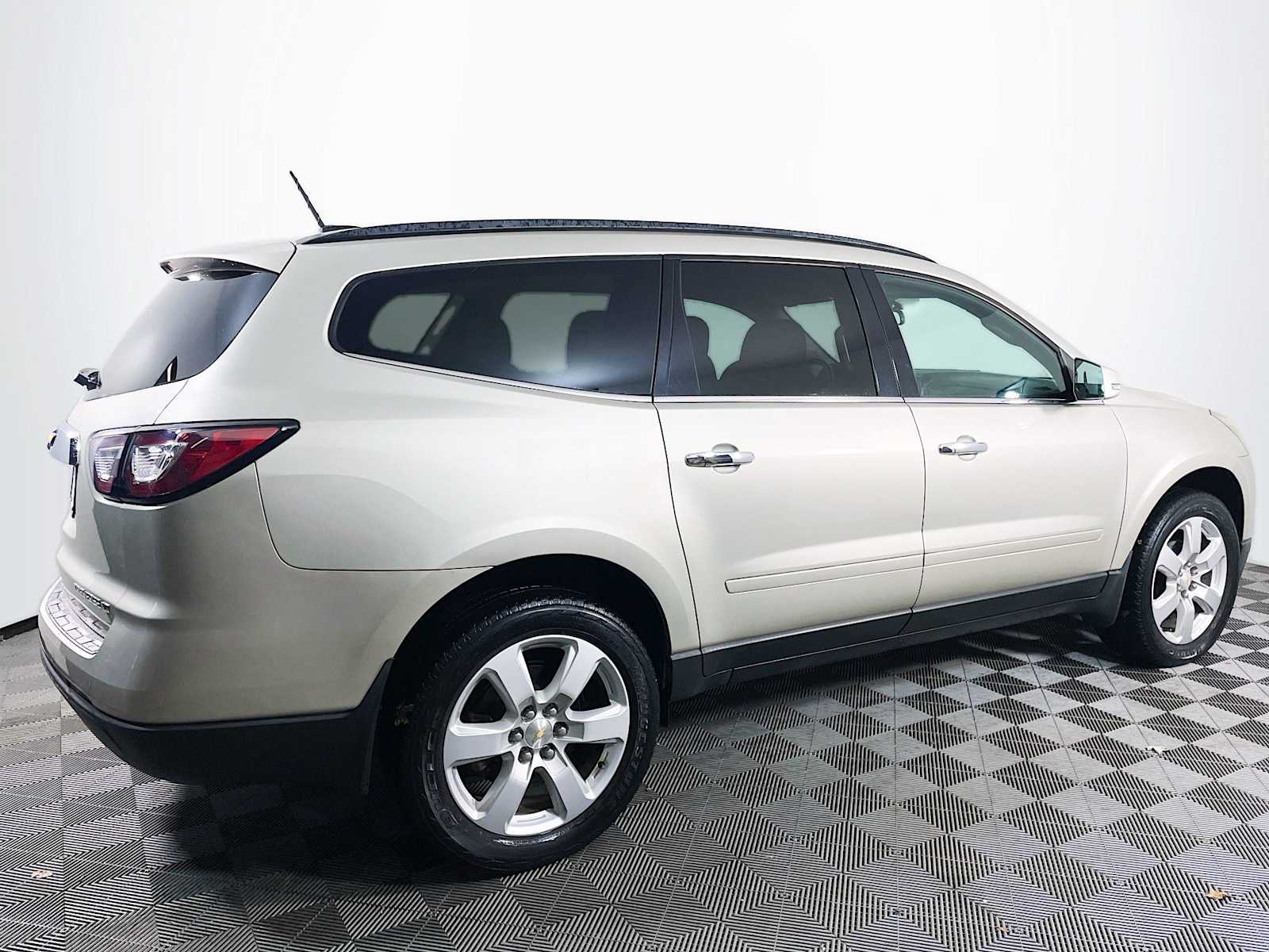 2016 Chevrolet Traverse 1LT photo 4