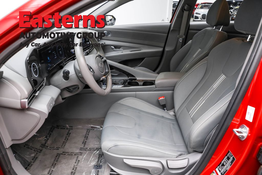 2022 Hyundai Elantra SEL Convenience photo 13