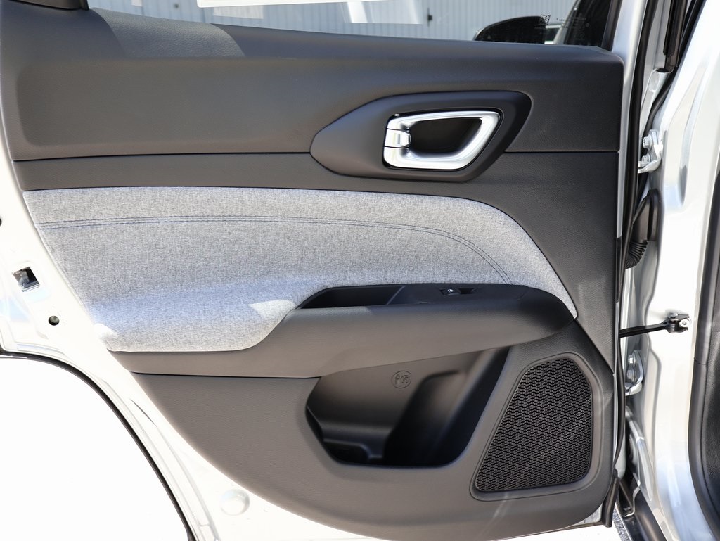 2025 Jeep Compass Latitude photo 15