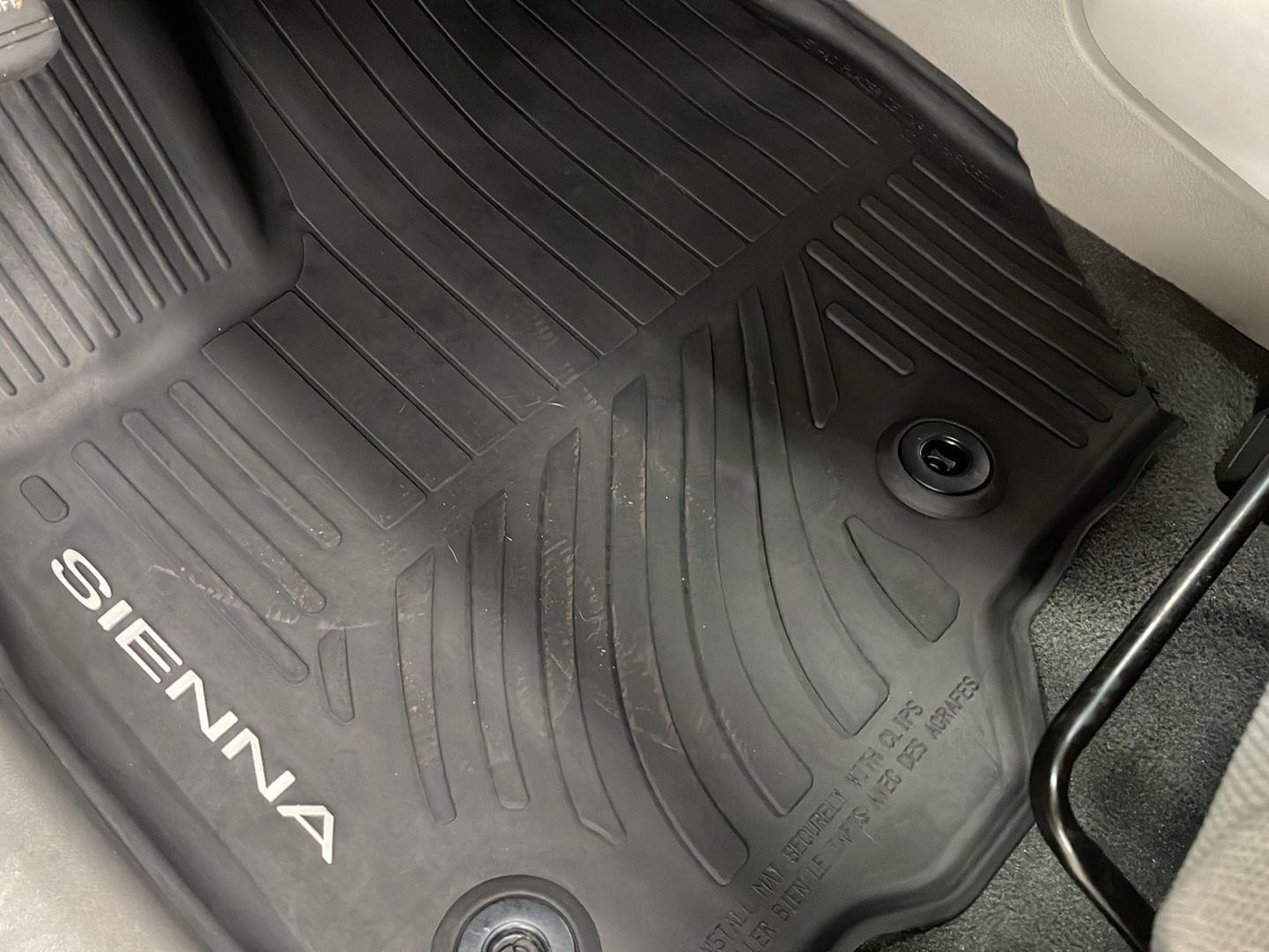 2020 Toyota Sienna L photo 10
