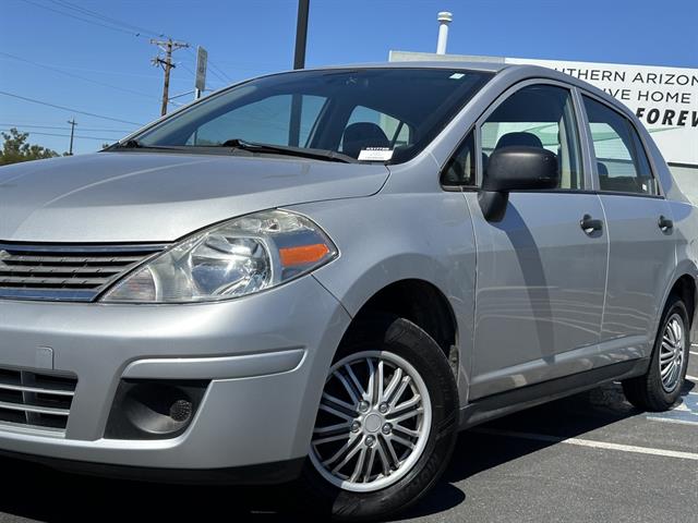 2009 Nissan Versa 1.6 Base Sedan photo 3