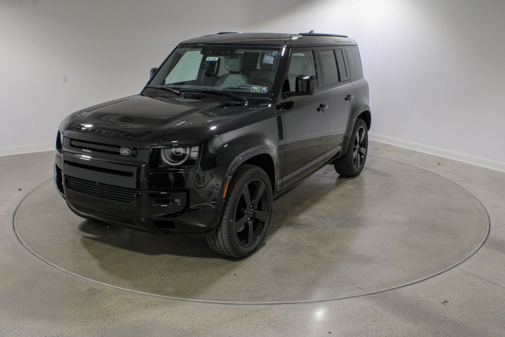 2026 Land Rover Defender X-Dynamic SE's photo