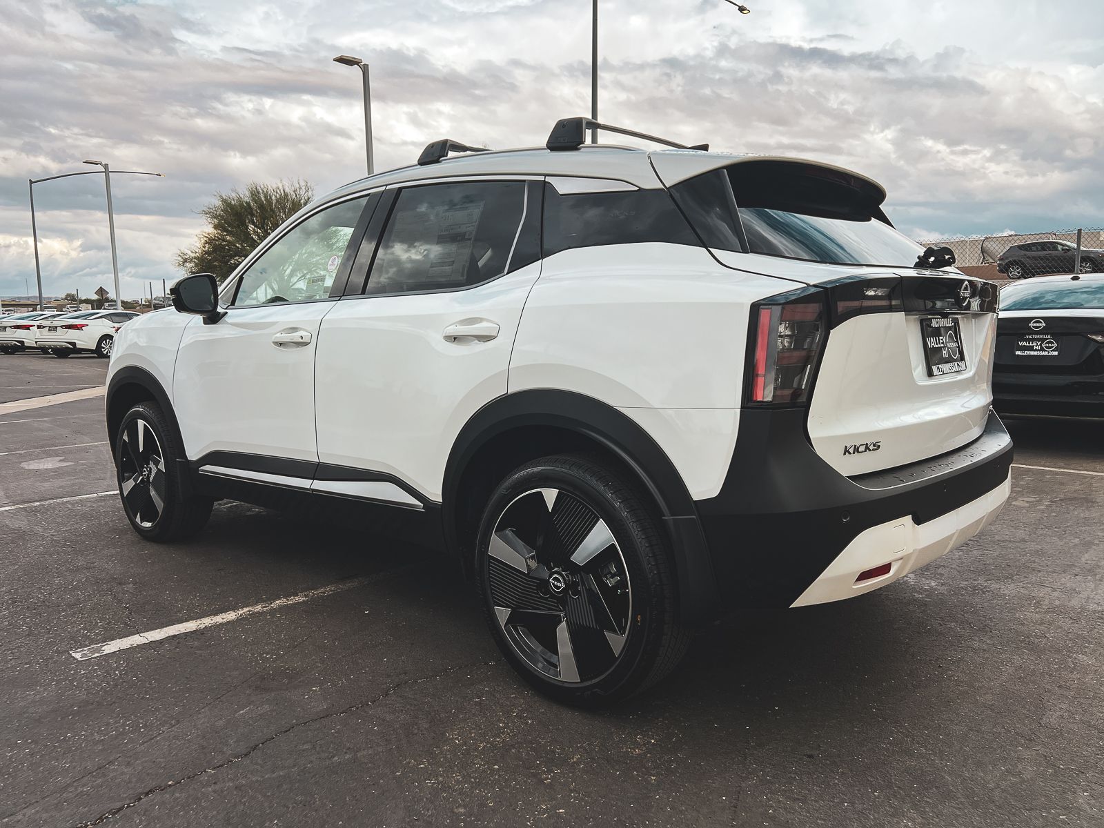 2026 Nissan Kicks SR photo 9