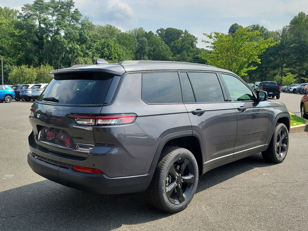 2024 Jeep Grand Cherokee Limited photo 3