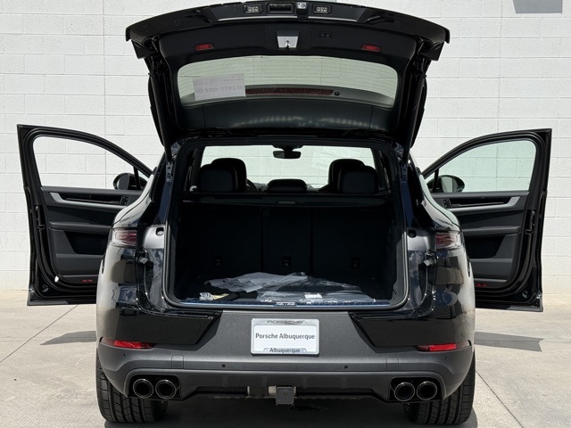 2025 Porsche Cayenne Base photo 24