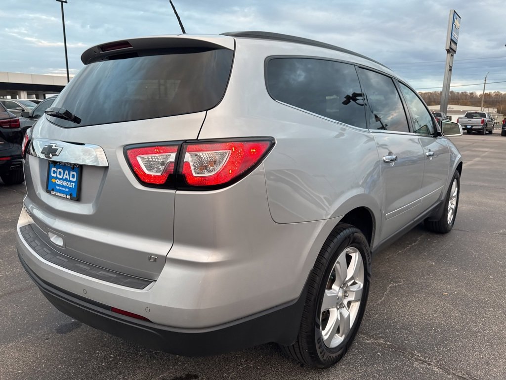 2017 Chevrolet Traverse 1LT photo 3