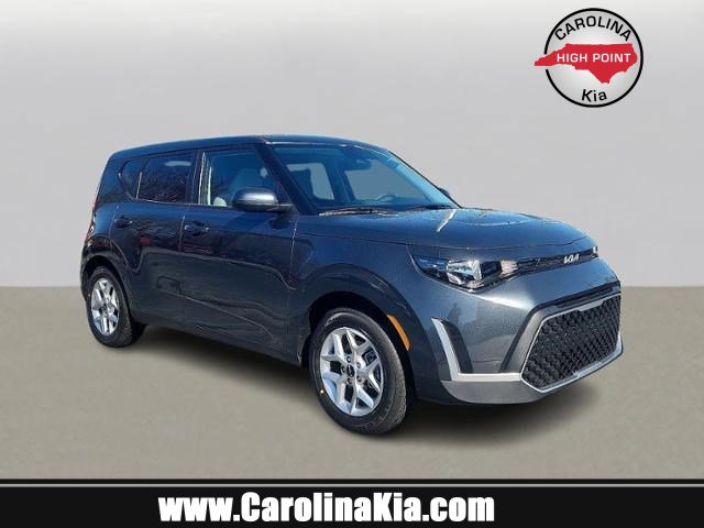 2025 Kia Soul LX's photo