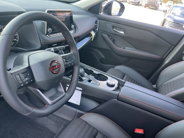 2026 Nissan Rogue SV photo 4