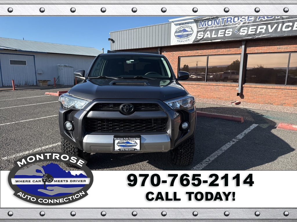 2017 Toyota 4Runner TRD Off-Road photo 2