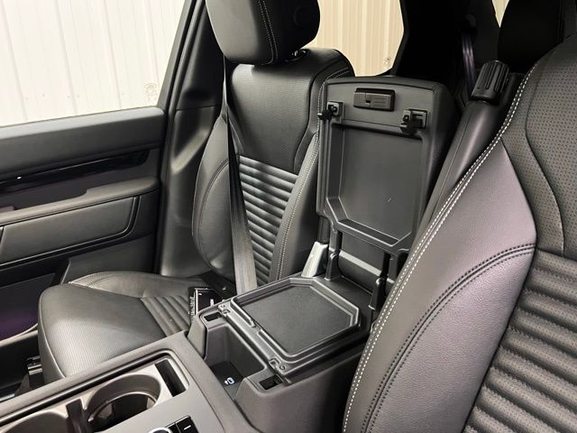 2025 Land Rover Discovery S photo 31