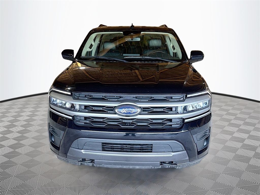2023 Ford Expedition XLT photo 2