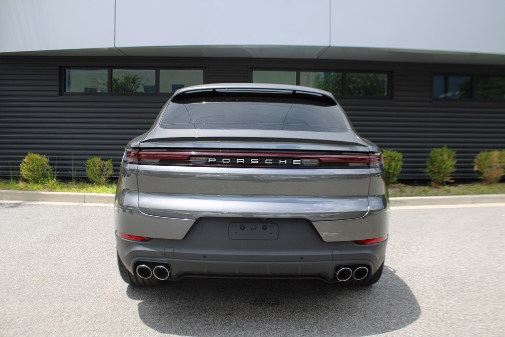 2025 Porsche Cayenne Coupe Base photo 3