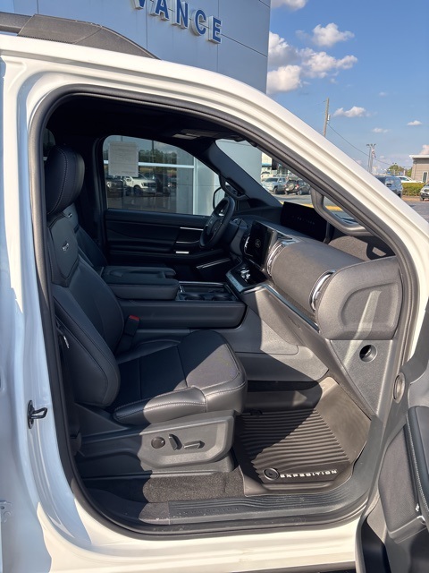 2025 Ford Expedition Platinum photo 29