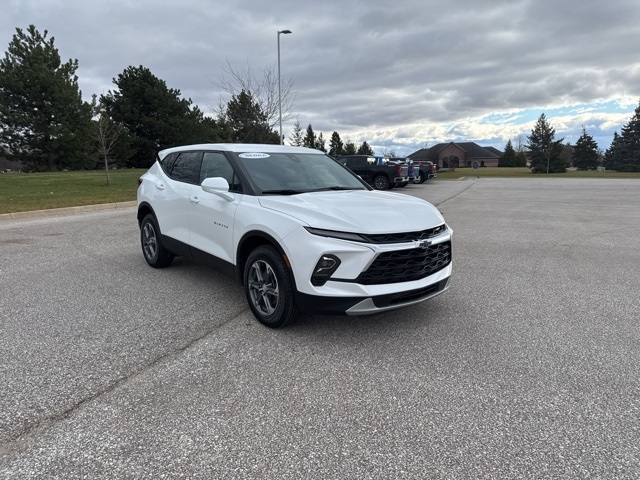 2023 Chevrolet Blazer 2LT photo 2